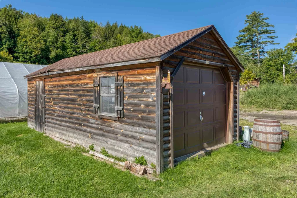 35 Wayside Road Pomfret VT 05091