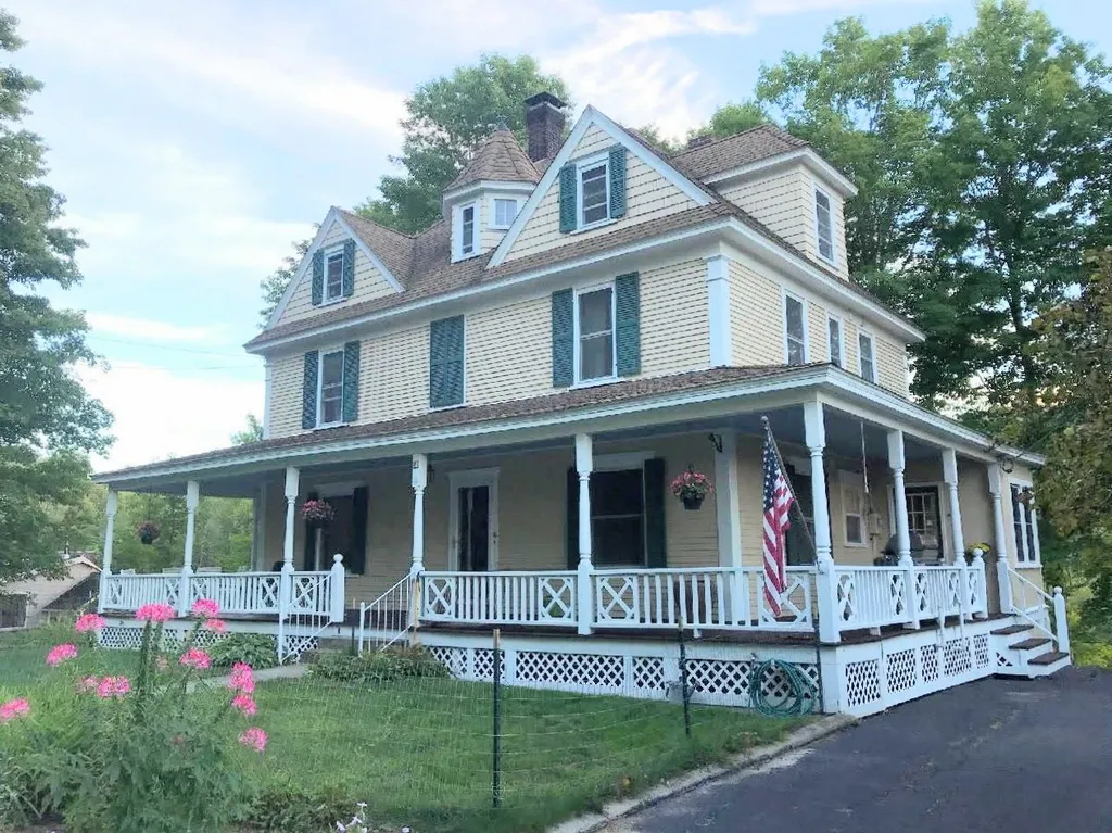 50 Central Street Sunapee NH 03782