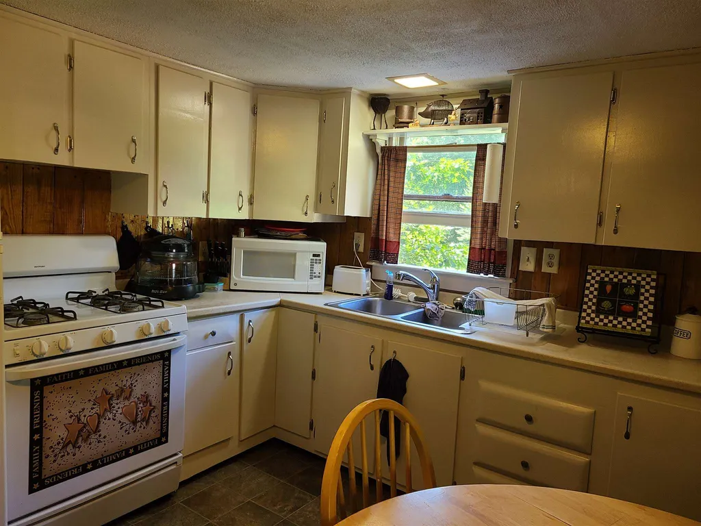 148 Oxbow Road Hinsdale NH 03451
