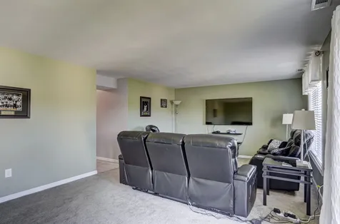 17a Canterberry Court Hudson NH 03051
