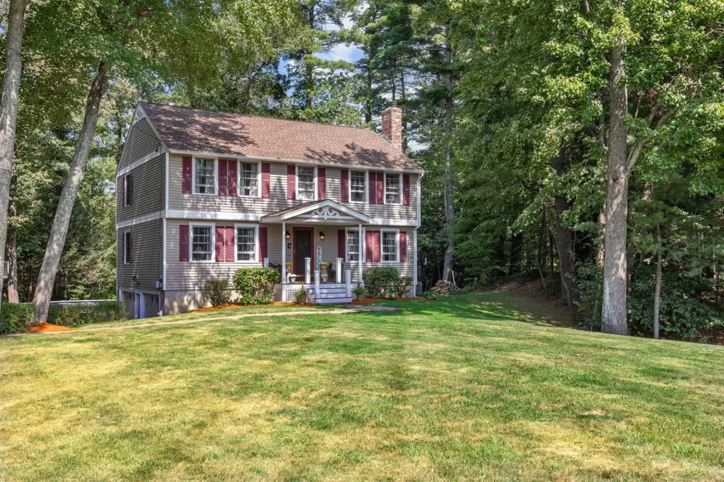 26 Holts Point Road Hampstead NH 03841