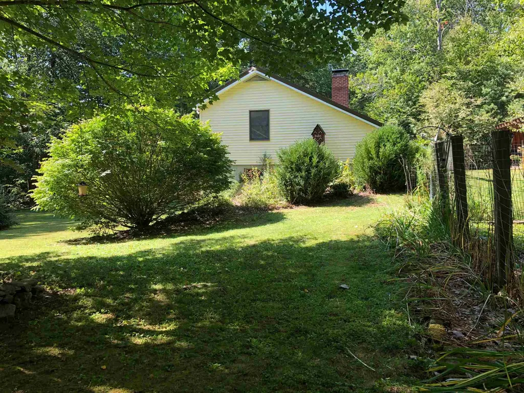 39 Oakwood Road Farmington NH 03835
