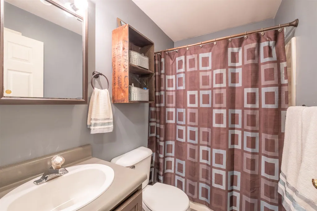 975 Hill Road Franklin NH 03235