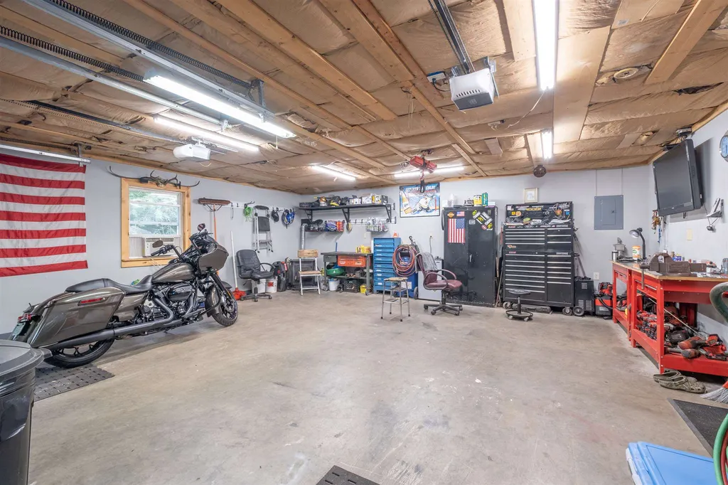 975 Hill Road Franklin NH 03235