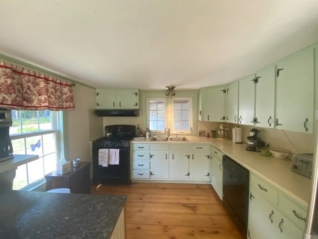 42 Cross Hill Road Wilmot NH 03287