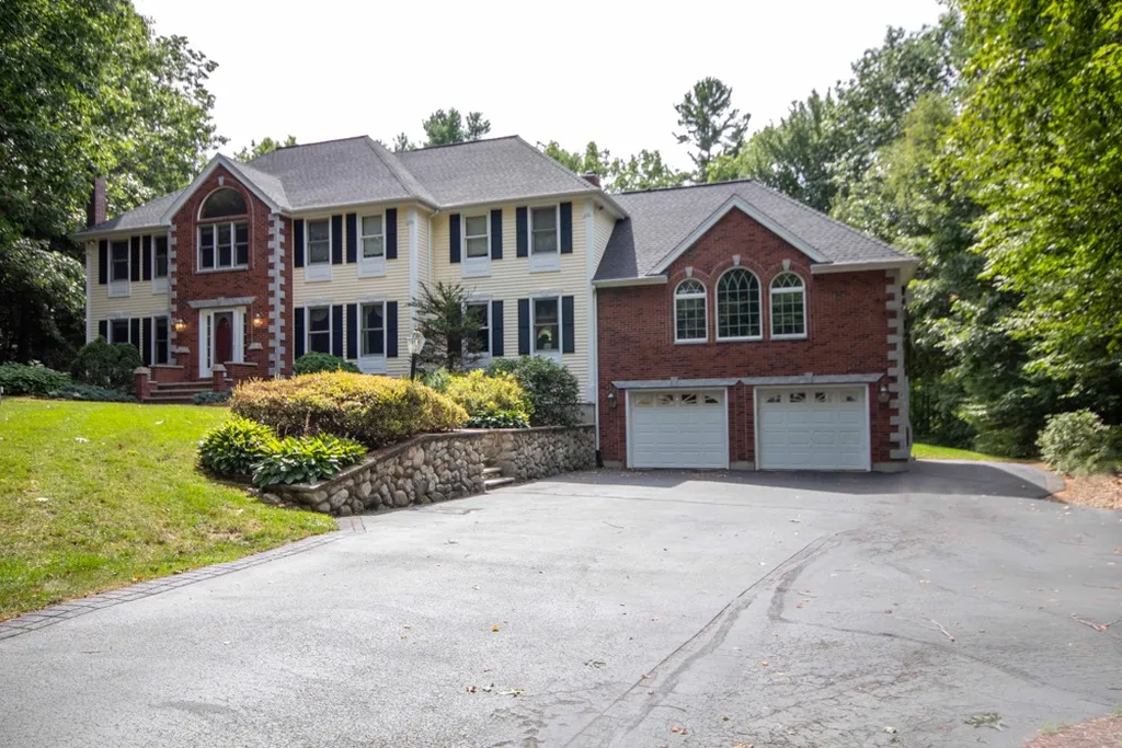 42 Anthony Drive Londonderry NH 03053