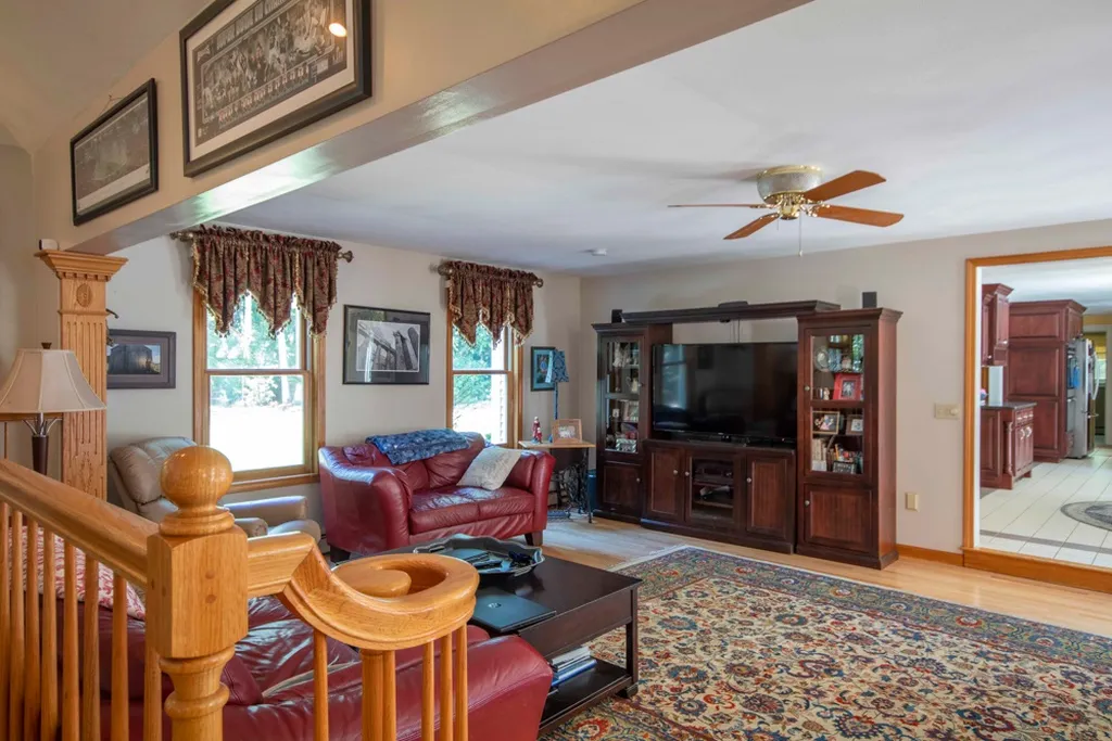42 Anthony Drive Londonderry NH 03053