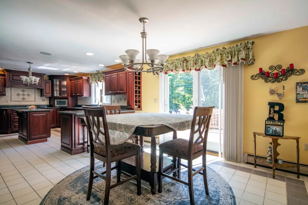 42 Anthony Drive Londonderry NH 03053