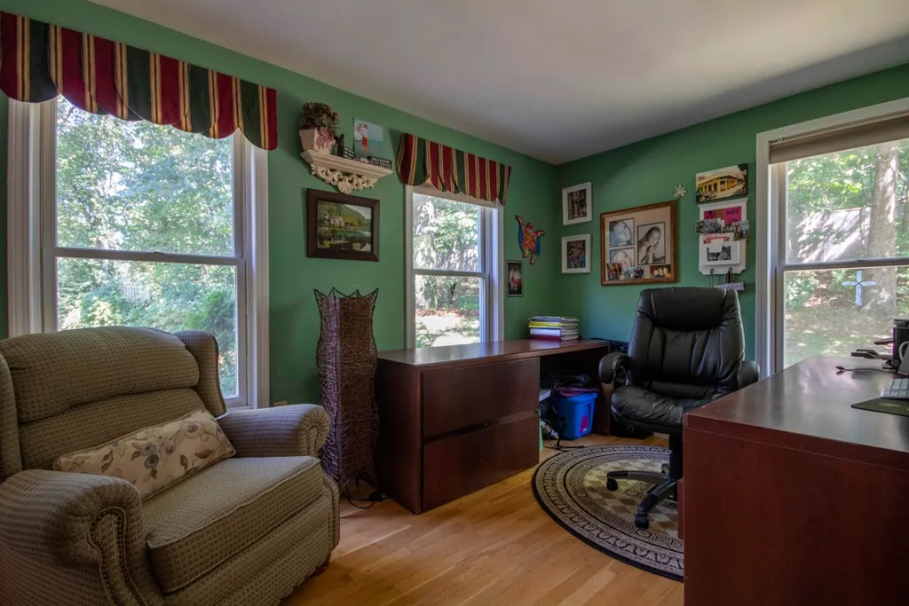 42 Anthony Drive Londonderry NH 03053