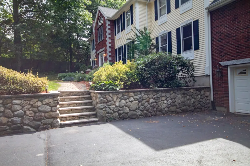 42 Anthony Drive Londonderry NH 03053
