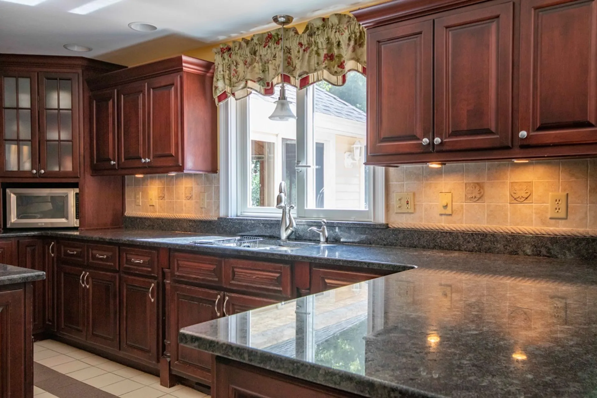 42 Anthony Drive Londonderry NH 03053