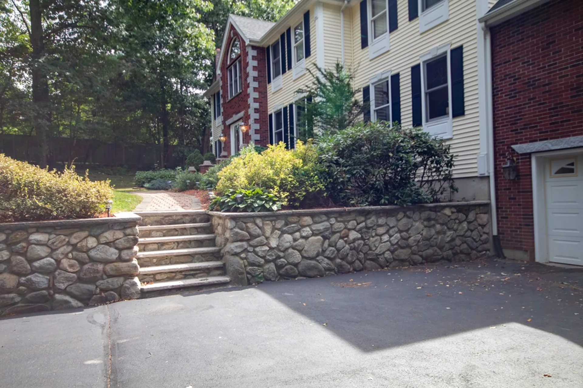 42 Anthony Drive Londonderry NH 03053