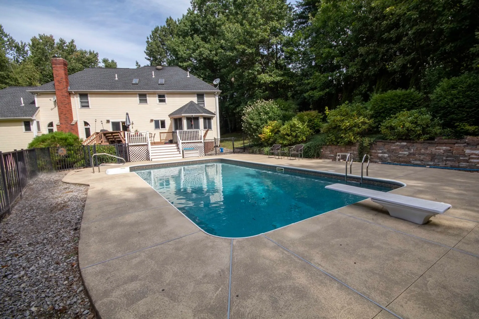 42 Anthony Drive Londonderry NH 03053