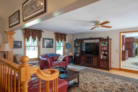 42 Anthony Drive Londonderry NH 03053