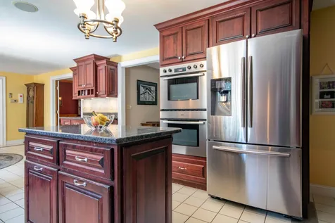42 Anthony Drive Londonderry NH 03053