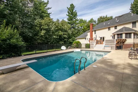 42 Anthony Drive Londonderry NH 03053