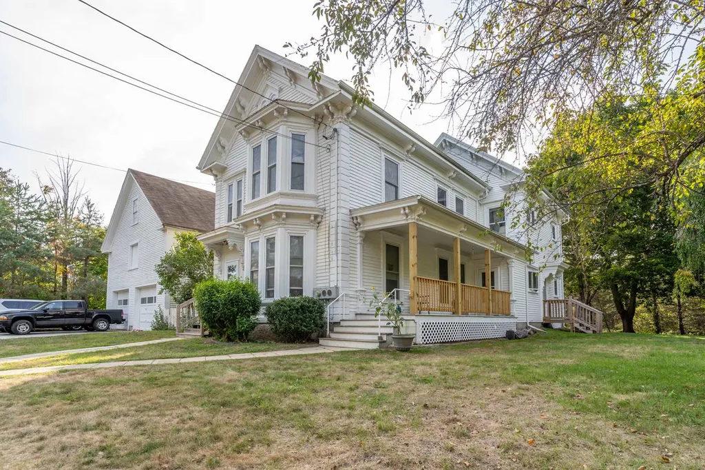 207 High Street Somersworth NH 03878