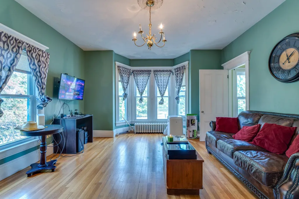 207 High Street Somersworth NH 03878