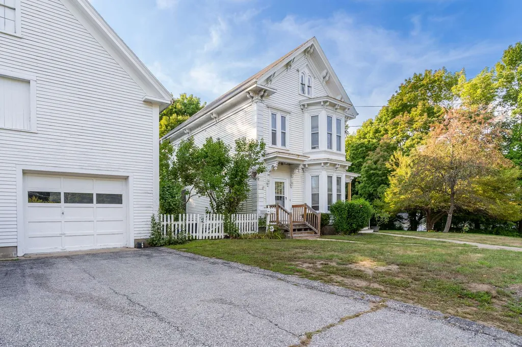 207 High Street Somersworth NH 03878