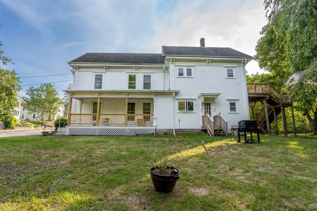 207 High Street Somersworth NH 03878