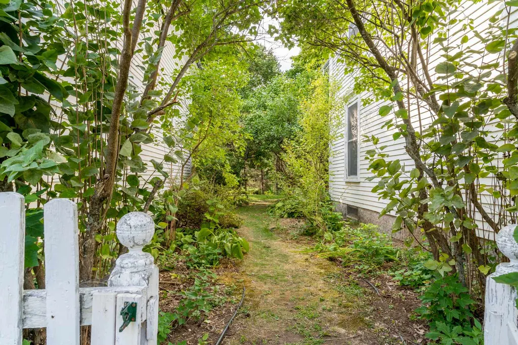 207 High Street Somersworth NH 03878