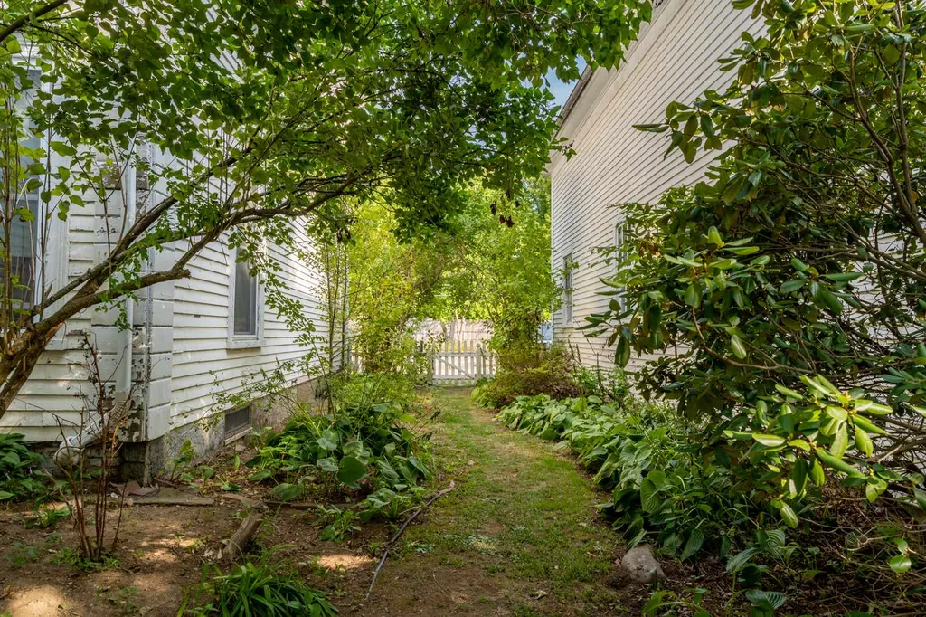 207 High Street Somersworth NH 03878