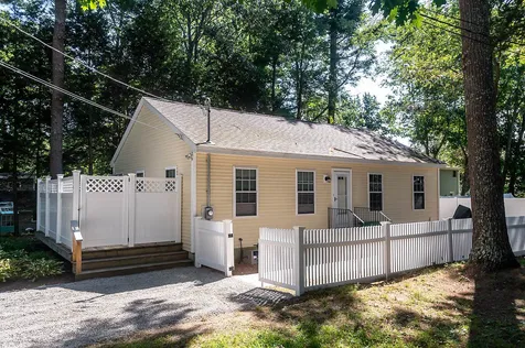8 Riverside Drive Fremont NH 03044