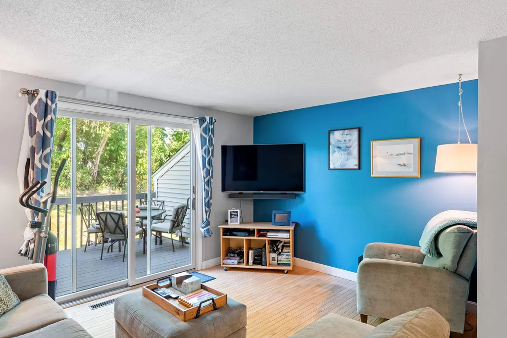 232 Fox Hollow Drive Hudson NH 03051