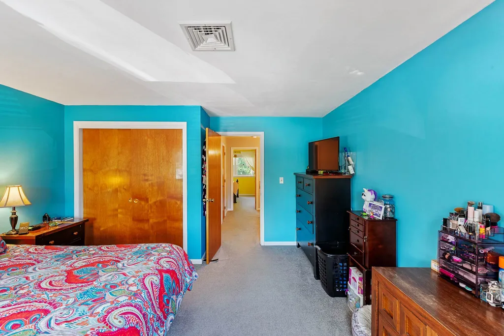 232 Fox Hollow Drive Hudson NH 03051