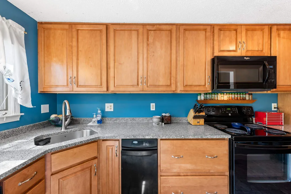232 Fox Hollow Drive Hudson NH 03051