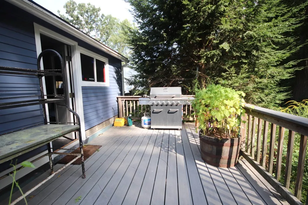 64 Bellamy Road Dover NH 03820-4324