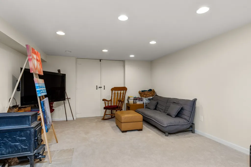 8 Woodlawn Circle Exeter NH 03833