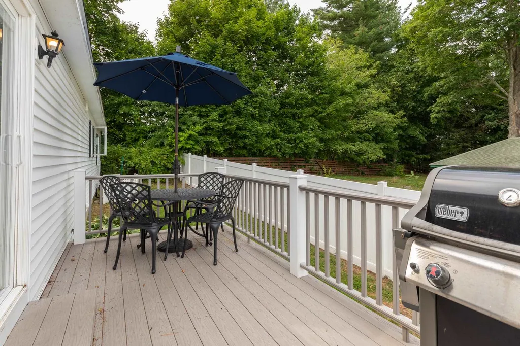 8 Woodlawn Circle Exeter NH 03833