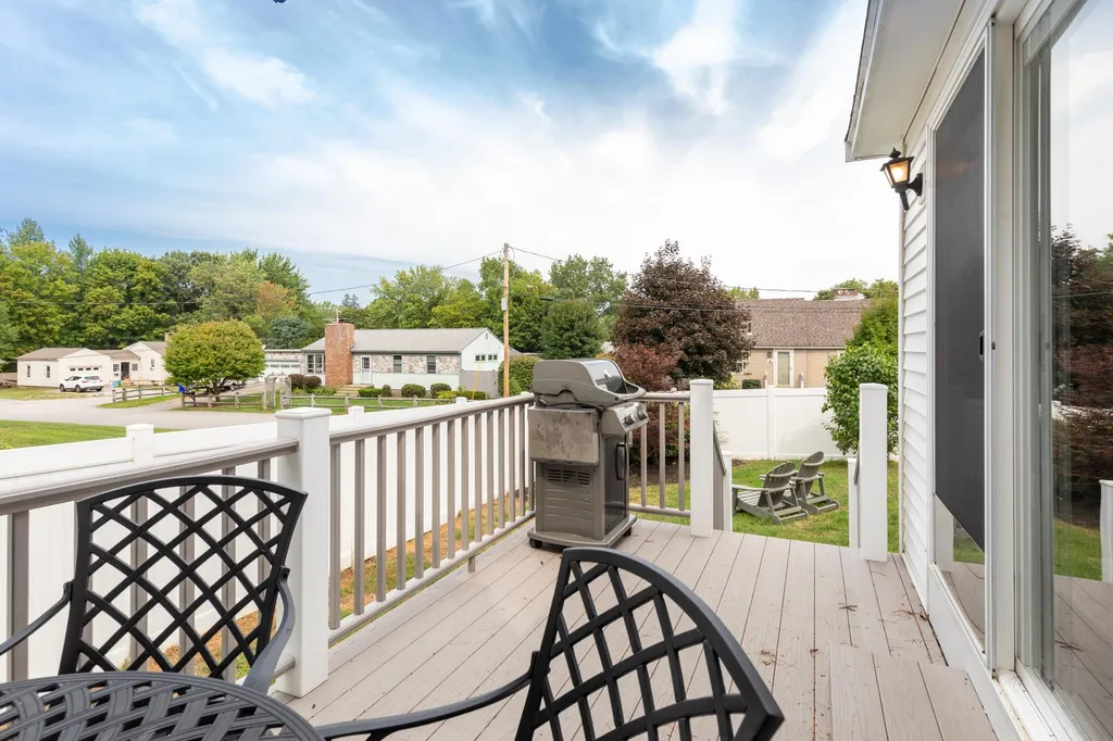 8 Woodlawn Circle Exeter NH 03833