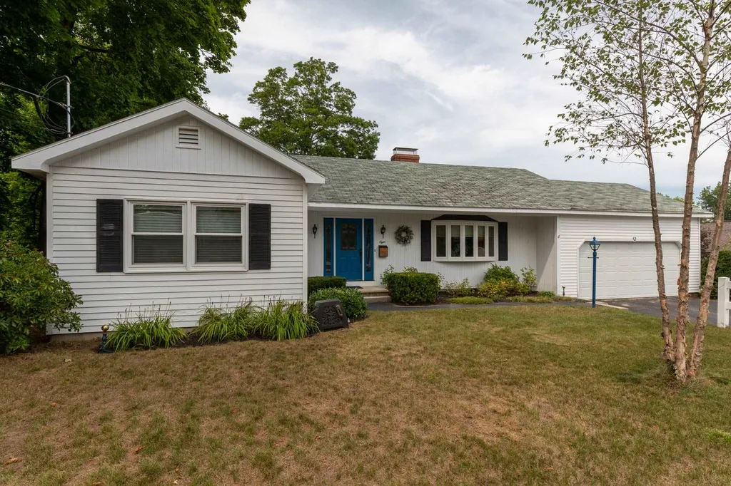 8 Woodlawn Circle Exeter NH 03833