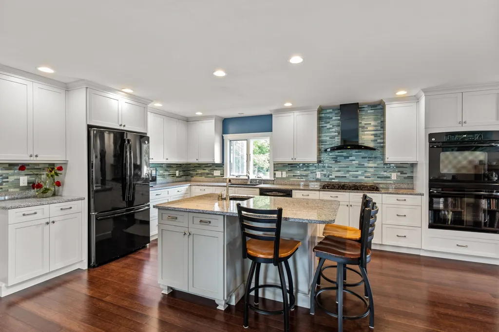 8 Woodlawn Circle Exeter NH 03833