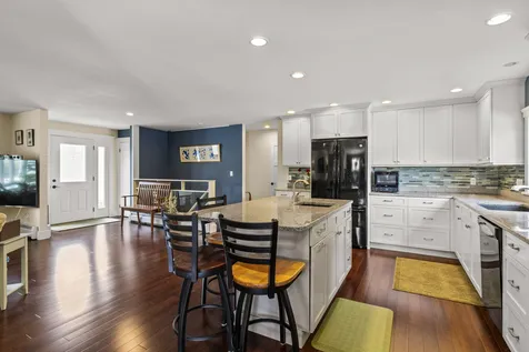 8 Woodlawn Circle Exeter NH 03833