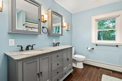 8 Woodlawn Circle Exeter NH 03833