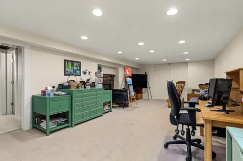 8 Woodlawn Circle Exeter NH 03833