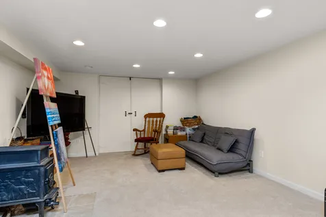 8 Woodlawn Circle Exeter NH 03833