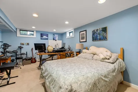 8 Woodlawn Circle Exeter NH 03833