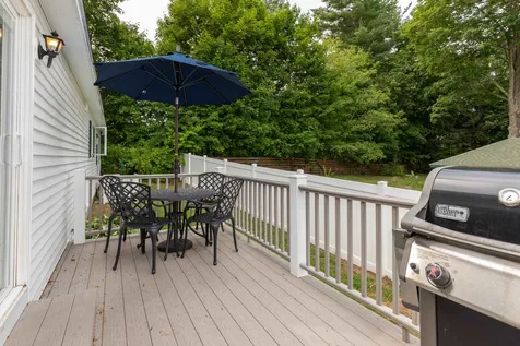 8 Woodlawn Circle Exeter NH 03833