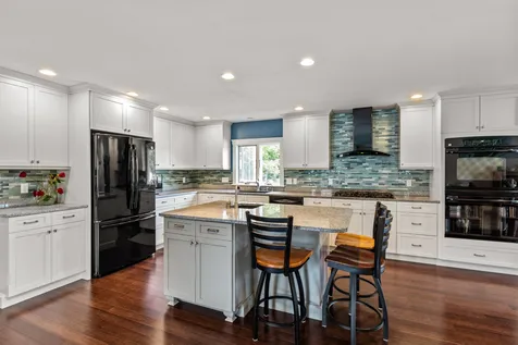 8 Woodlawn Circle Exeter NH 03833