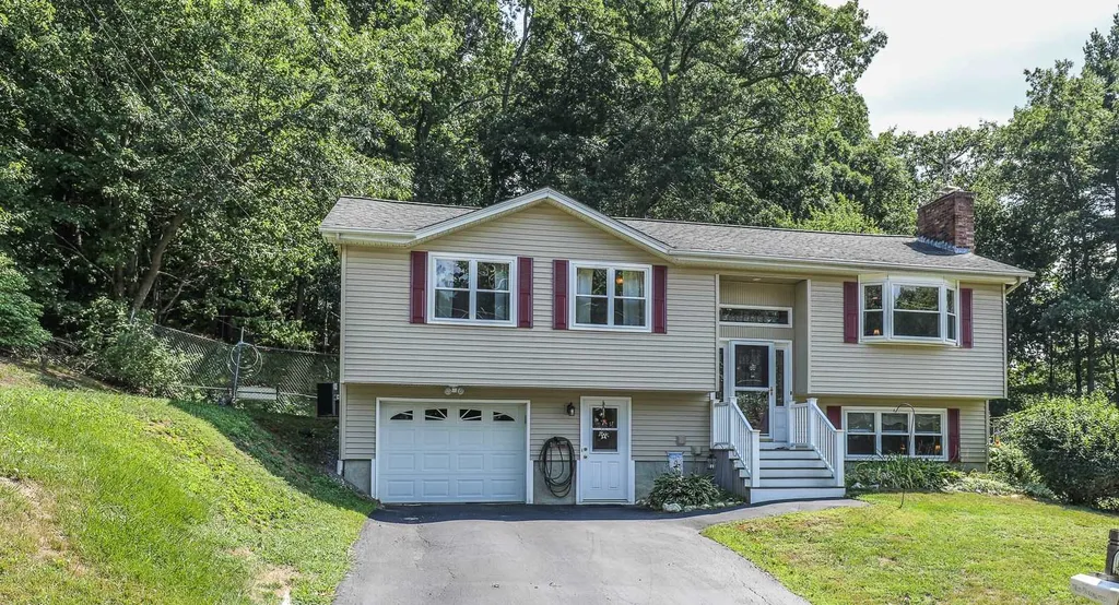 9 Stanley Lane Nashua NH 03062
