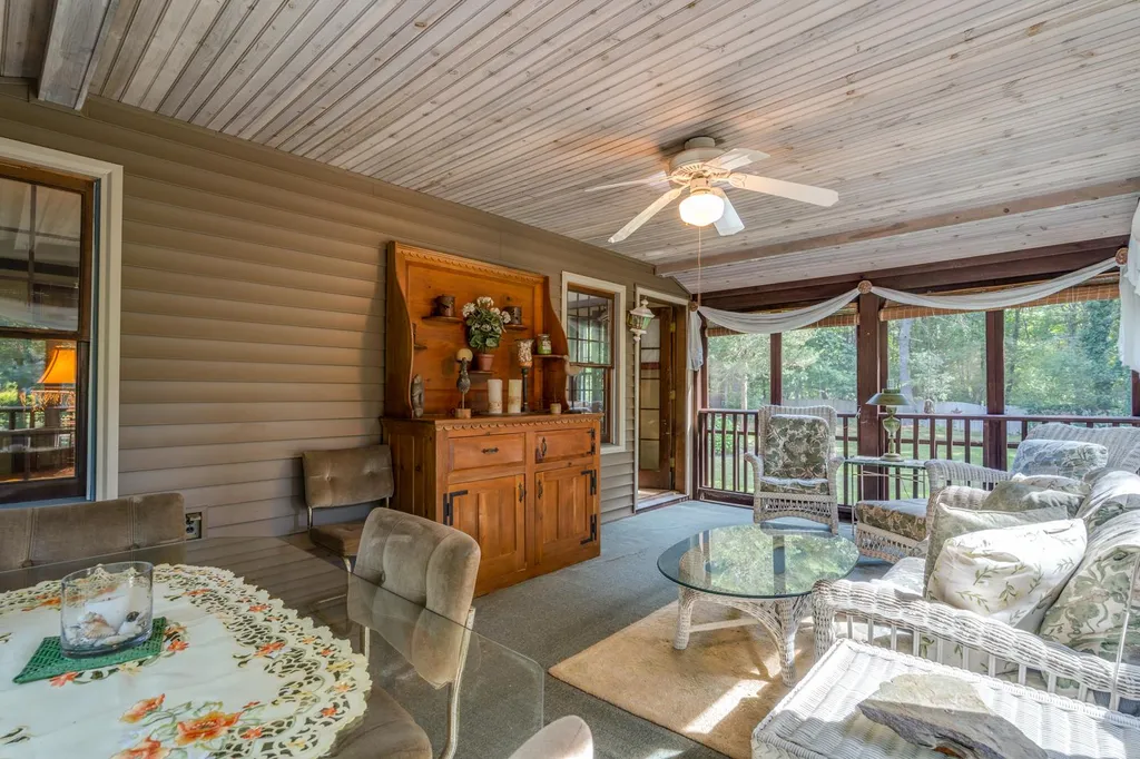 239 Post Road North Hampton NH 03862
