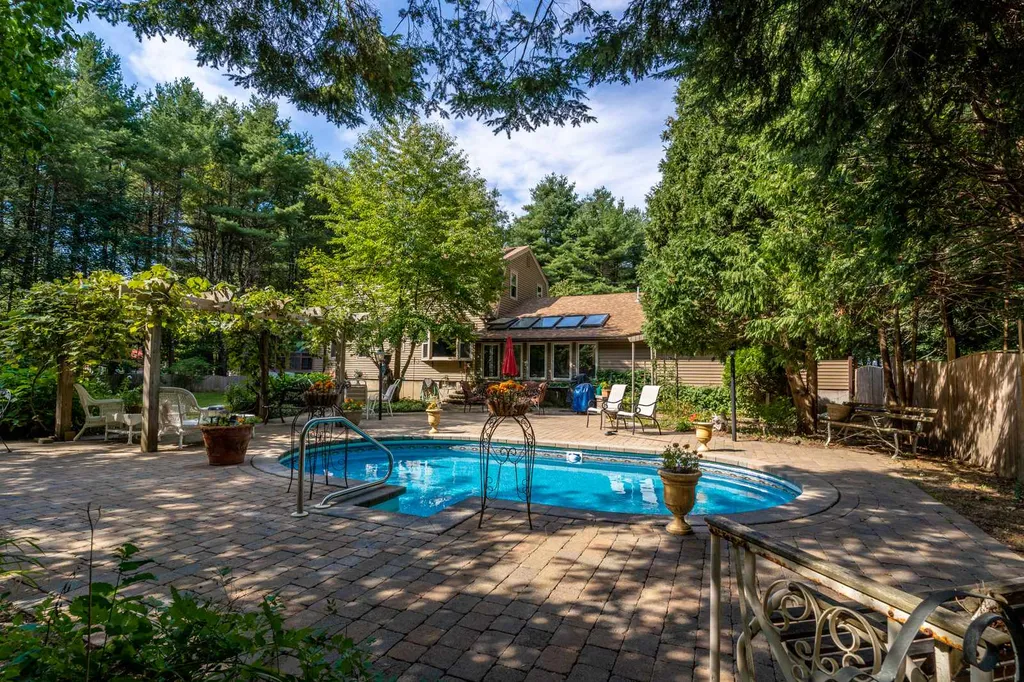 239 Post Road North Hampton NH 03862