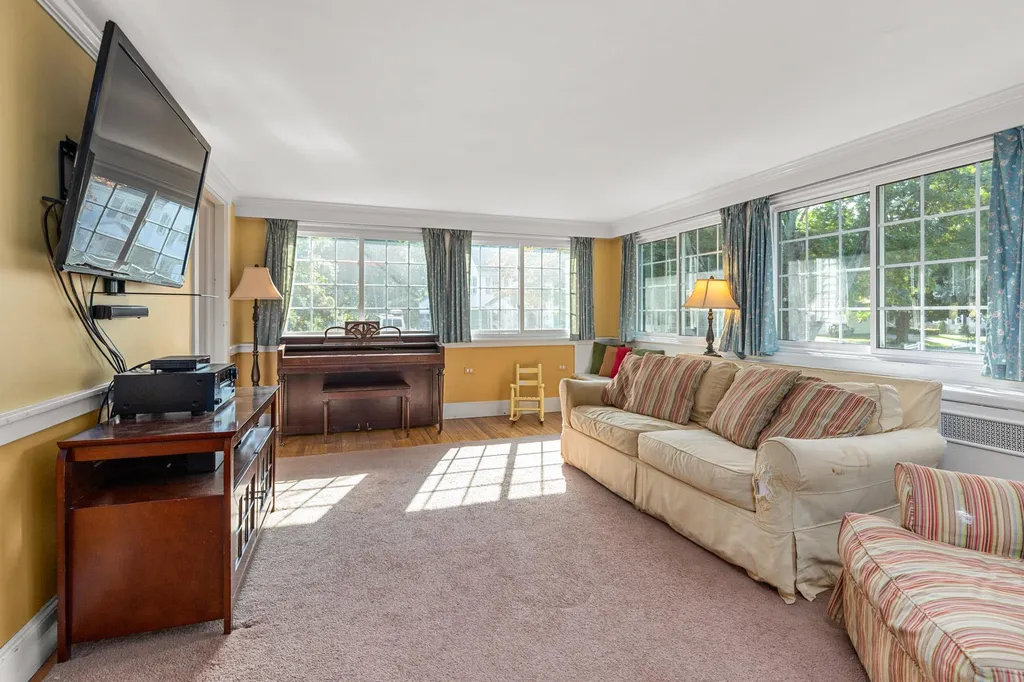 28 Towle Avenue Hampton NH 03842