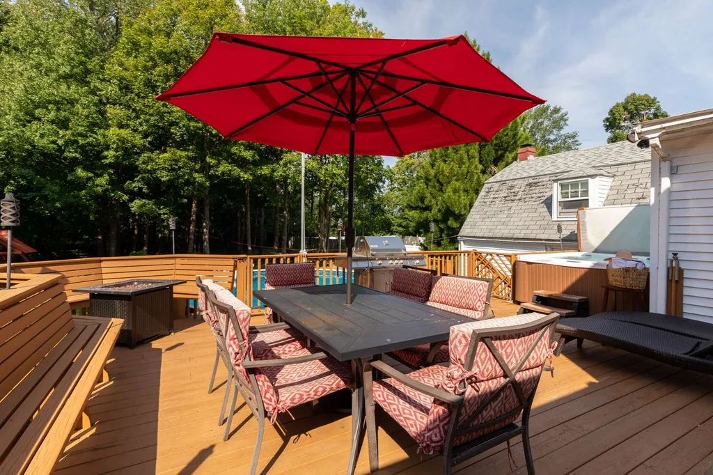 28 Towle Avenue Hampton NH 03842