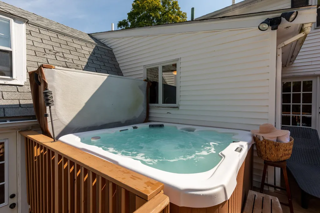 28 Towle Avenue Hampton NH 03842