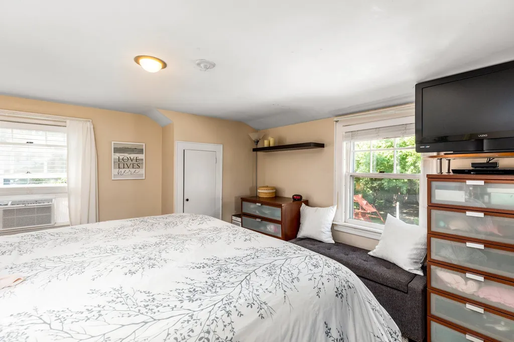 28 Towle Avenue Hampton NH 03842